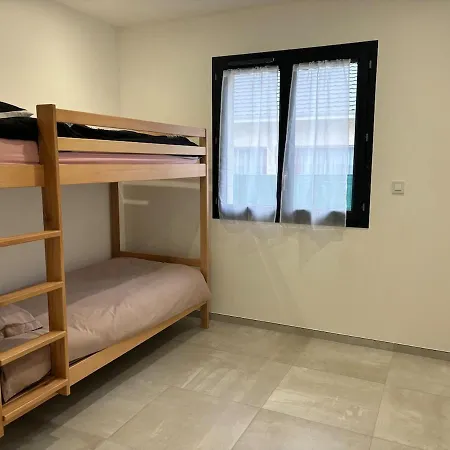 Maison Neuve A La Montagne *